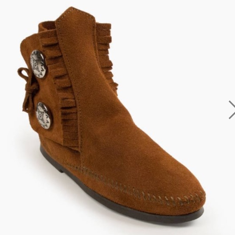 Minnetonka Two Button Hardsole Boot Festival Conc… - image 4